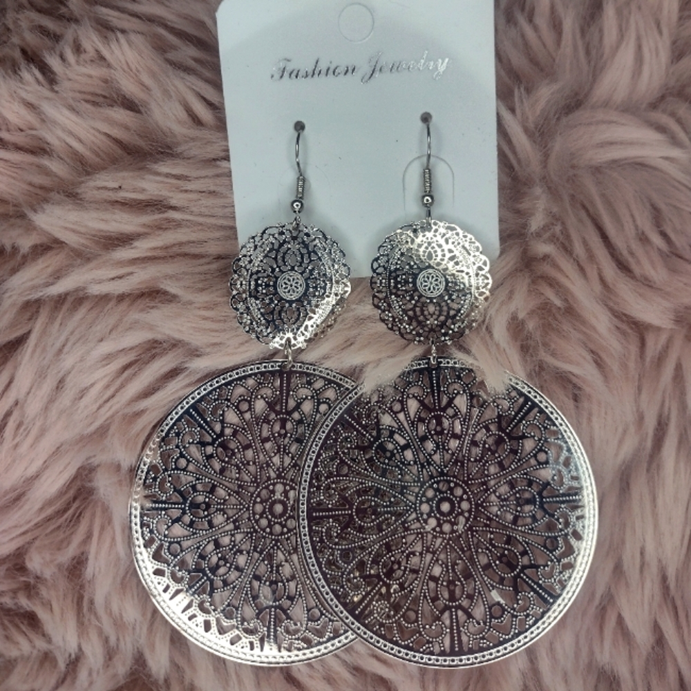 Beautiful Filigree Silver Tone Earrings